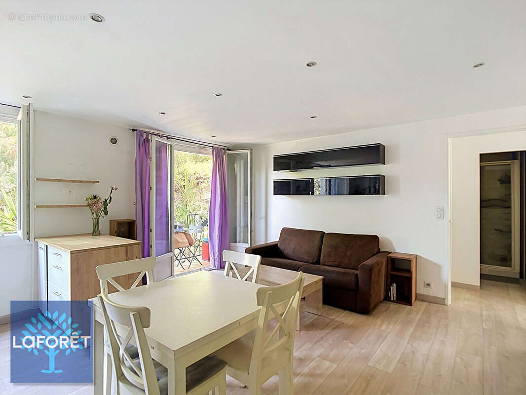 Cannes Petit Juas - 3 pièces traversant avec balcon et vue dégagée - photo 3