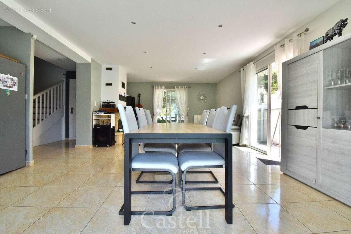 *** Villa type 5 + piscine + double garage *** - photo 7