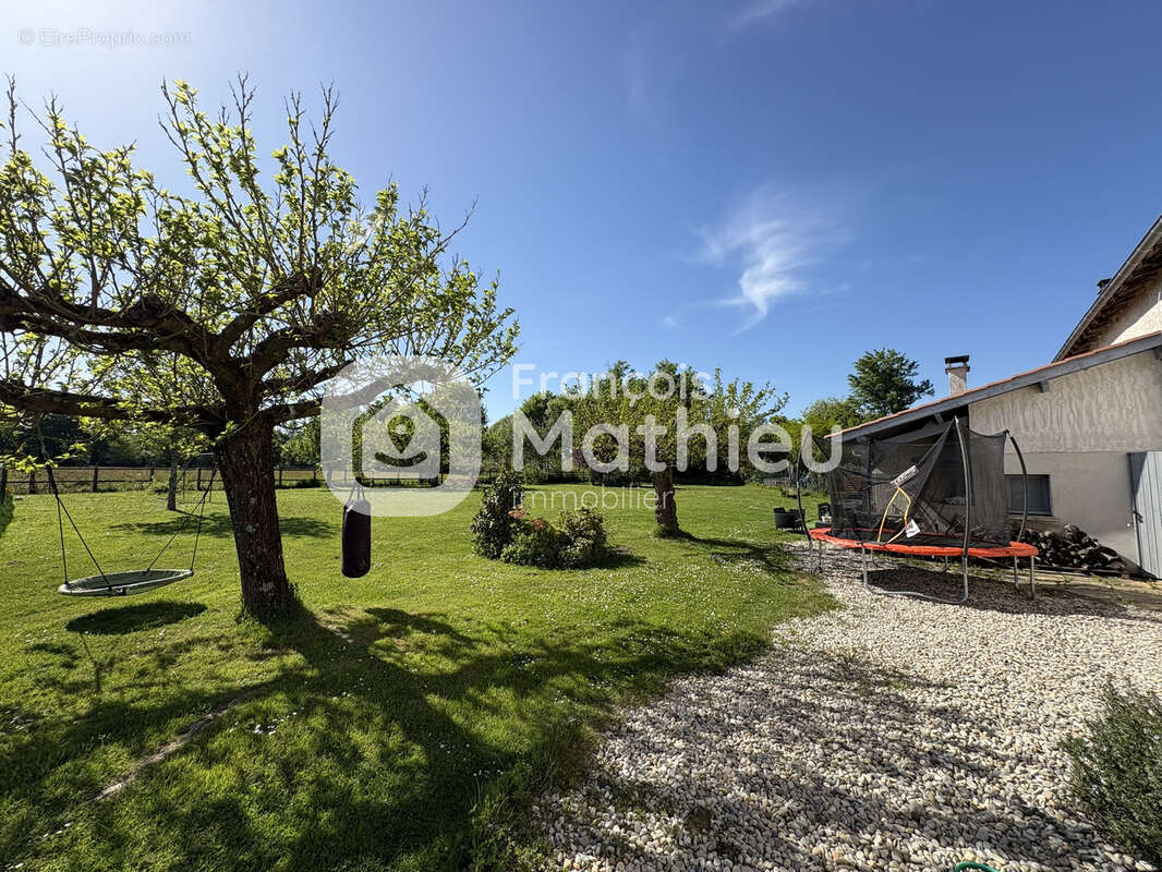 Maison à VILLARS-LES-DOMBES