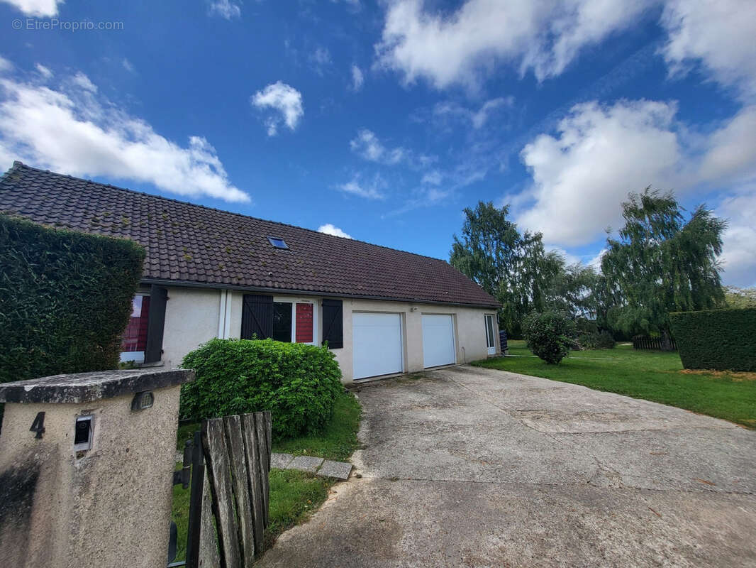 Maison à VILLETHIERRY