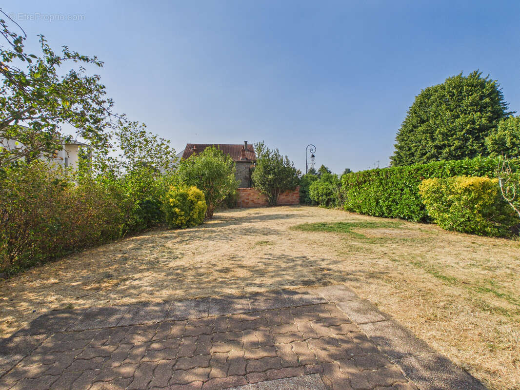 Maison familiale de 90 m2 habitables avec sous-sol total sur un terrain de 625 m2   Saint-Pierre-du-Perray - photo 7