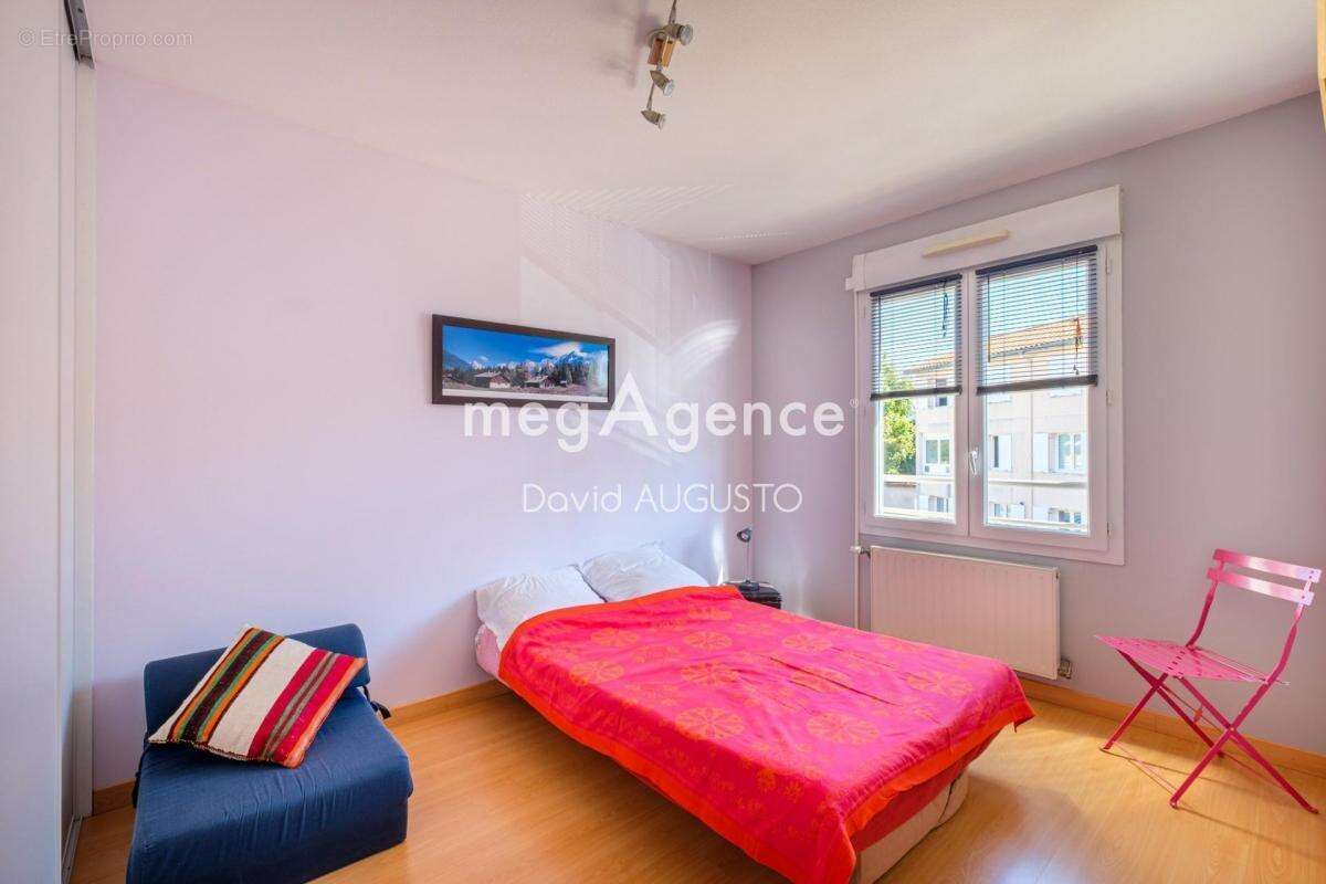 Appartement à GREZIEU-LA-VARENNE