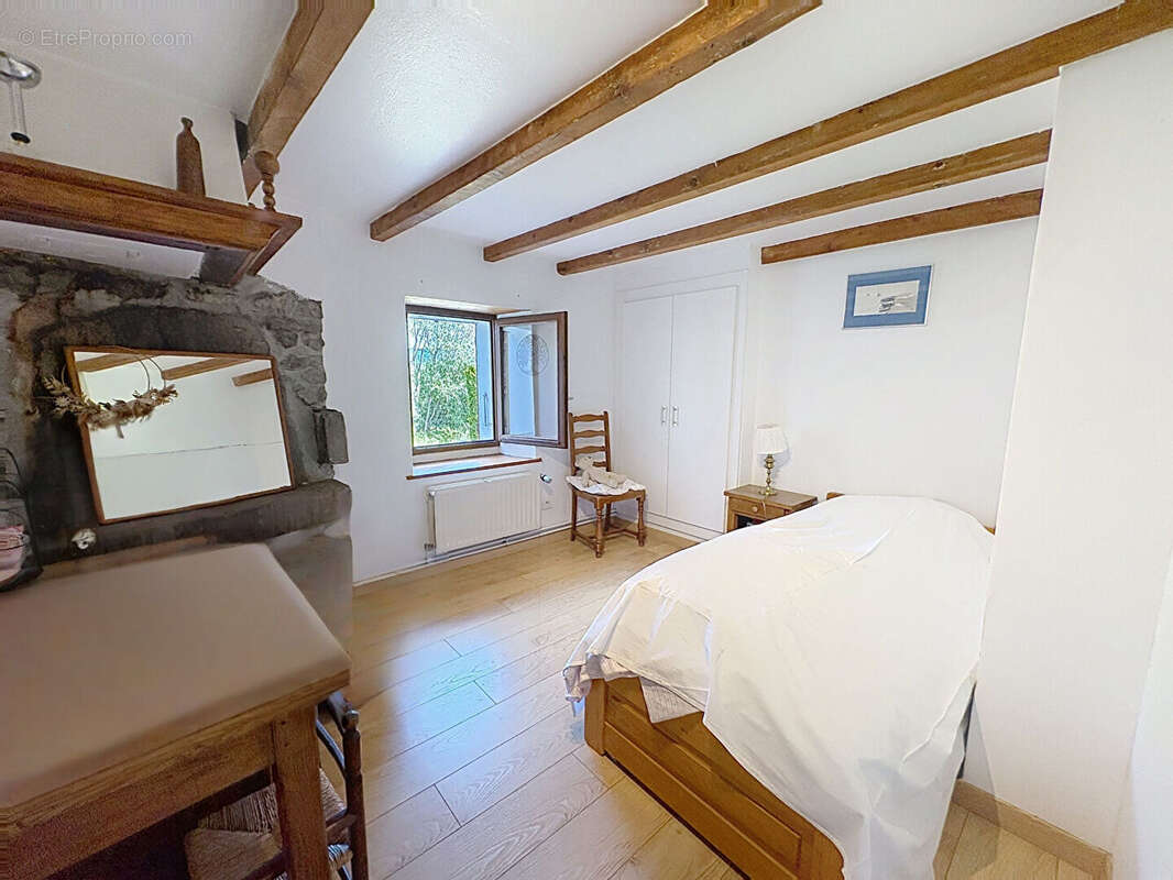 Maison à PERS-JUSSY