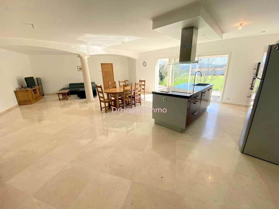 Maison à VILLENEUVE-DE-BERG