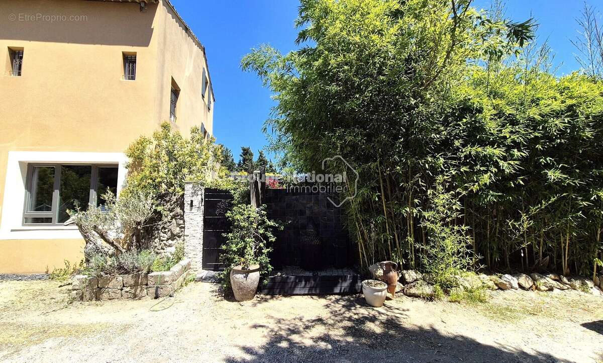 Courthezon - ensemble immobilier de 385 m² en campagne - photo 4