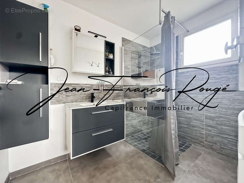 Maison contemporaine de 149 m² avec vie de plain-pied et à seulement 350 mètres de la plage !!! - photo 11