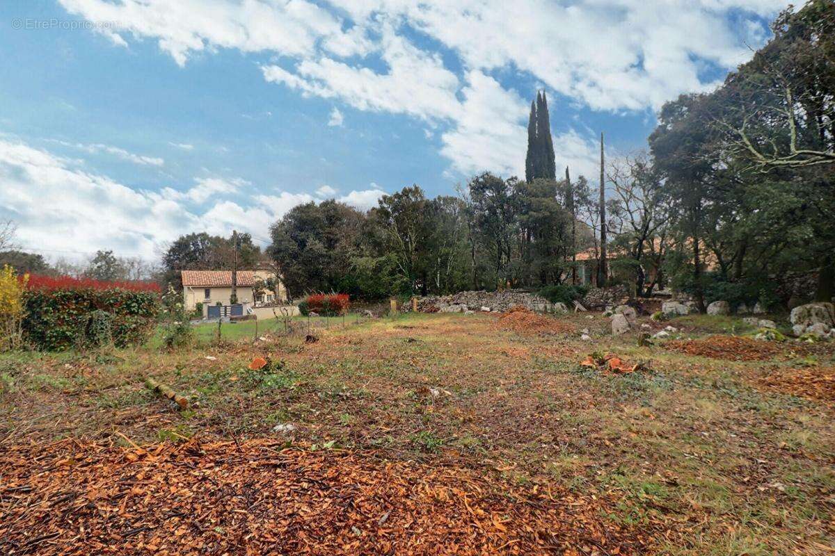 Terrain à VALLON-PONT-D&#039;ARC