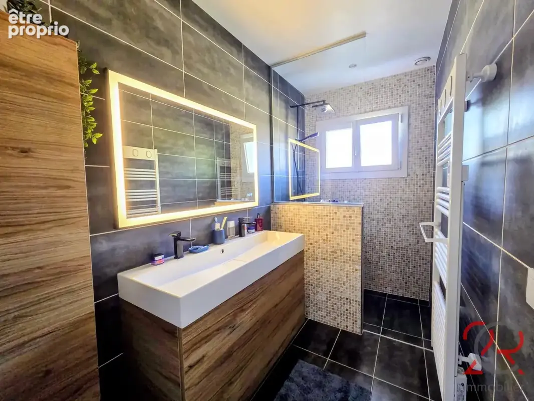 Maison aux beaux volumes avec 4 chambres, garage et piscine - photo 10
