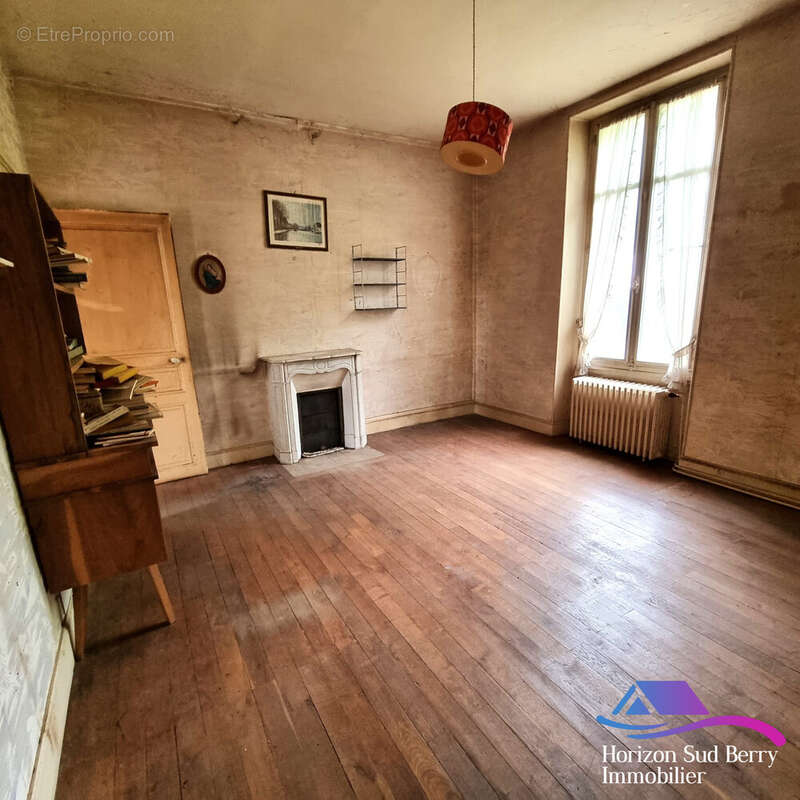 Salle à manger ou chambre - Maison à LACS