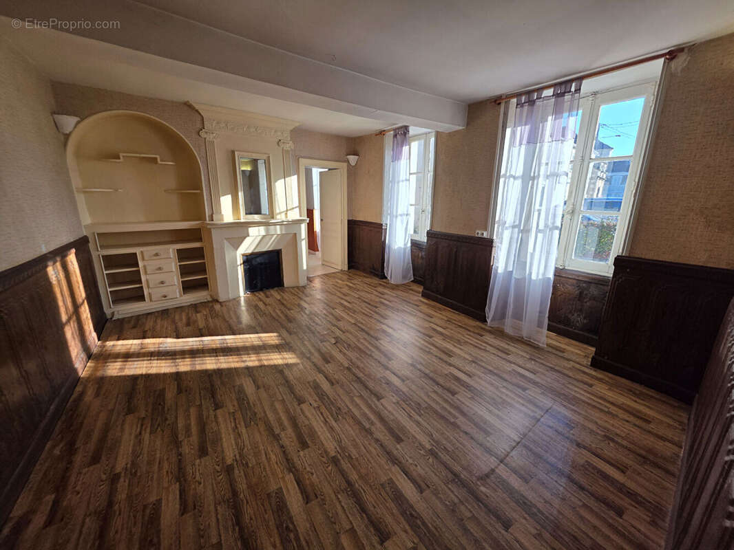 Maison à TOURNON-SAINT-MARTIN