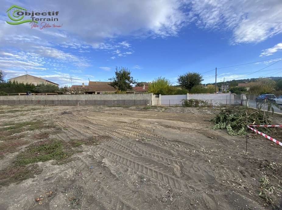 Terrain à NISSAN-LEZ-ENSERUNE