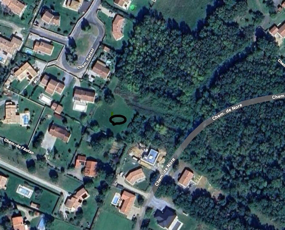 Terrain à VIVIERS-LES-MONTAGNES