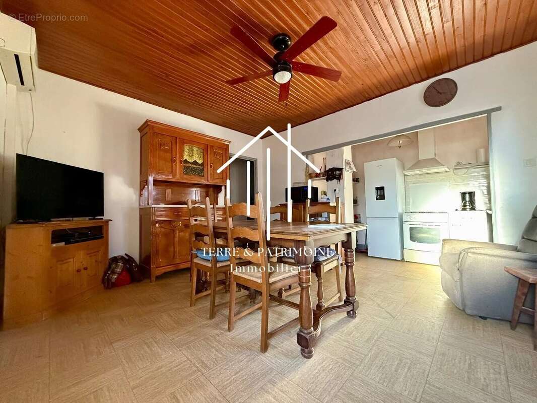 Maison à SAINT-JEAN-DE-MARUEJOLS-ET-AVEJAN