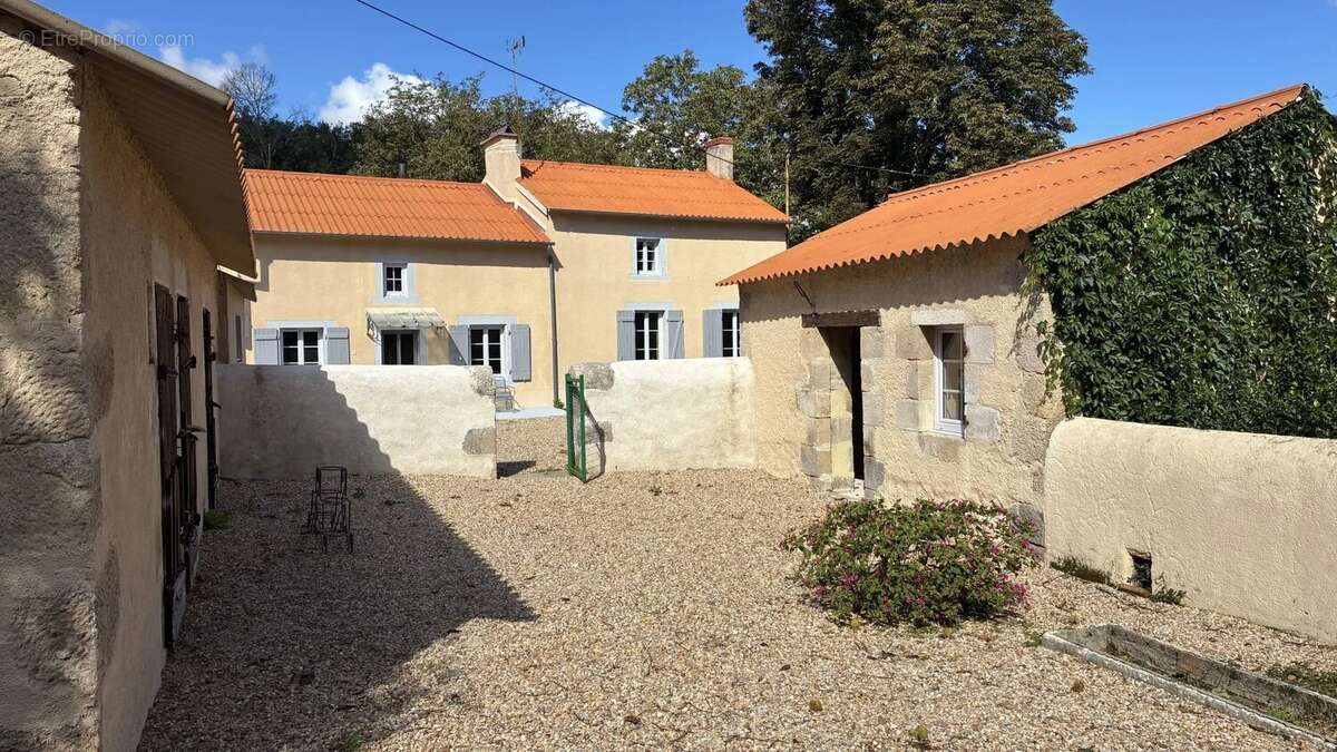 Maison à MONTMORILLON