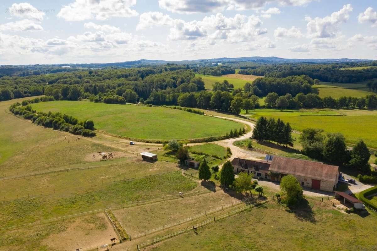 Propriété équestre avec 5 chambres, excellentes écuries et 19.5ha - photo 2
