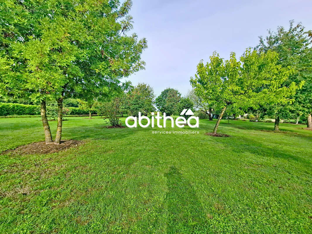 Maison à SAINT-GENIS-DE-SAINTONGE