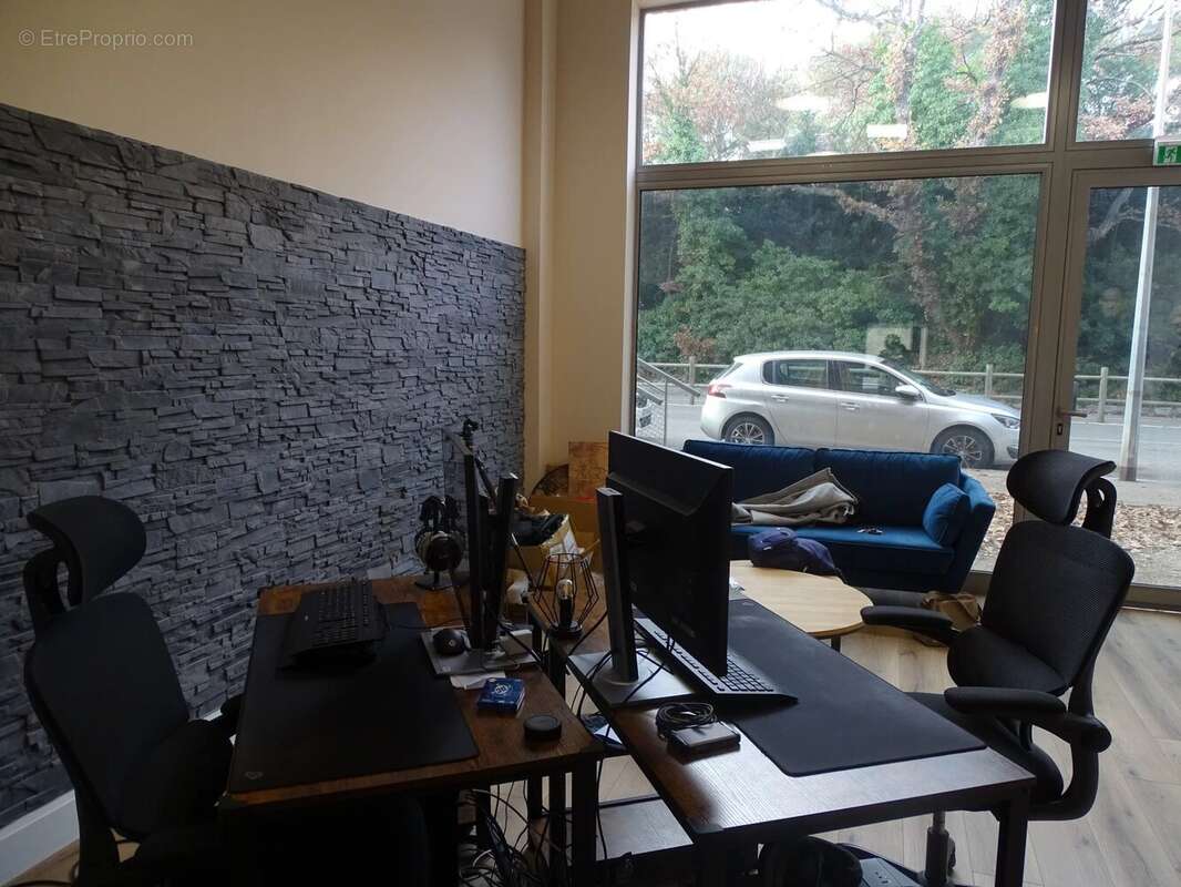 Commerce à VENELLES