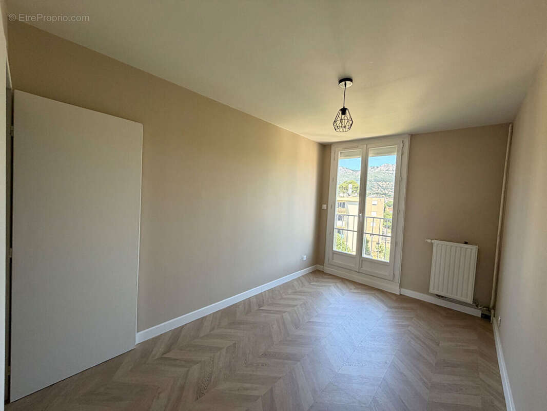 Appartement Toulon Ouest 4 pièce(s) 74 m2 avec balcon, cellier et parking collectif . - photo 7