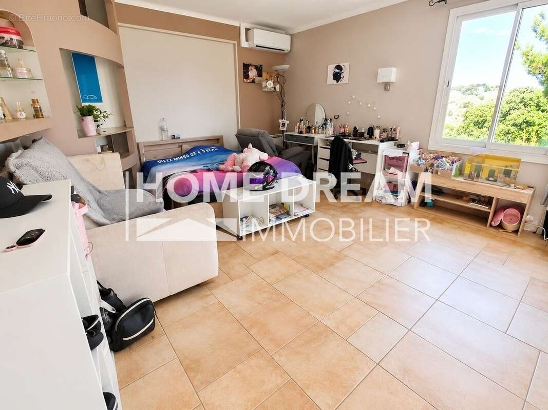 Maison 193 m² à La Seyne-Sur-Mer  - photo 8