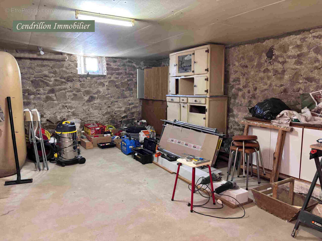 Tout petit prix ! Maison indépendante à rénover offrant un jardin, une dépendance et un emplacement privilégié - photo 20