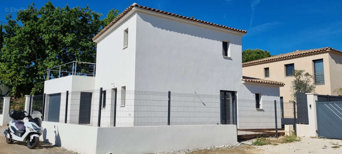 Maison à ROQUEBRUNE-SUR-ARGENS