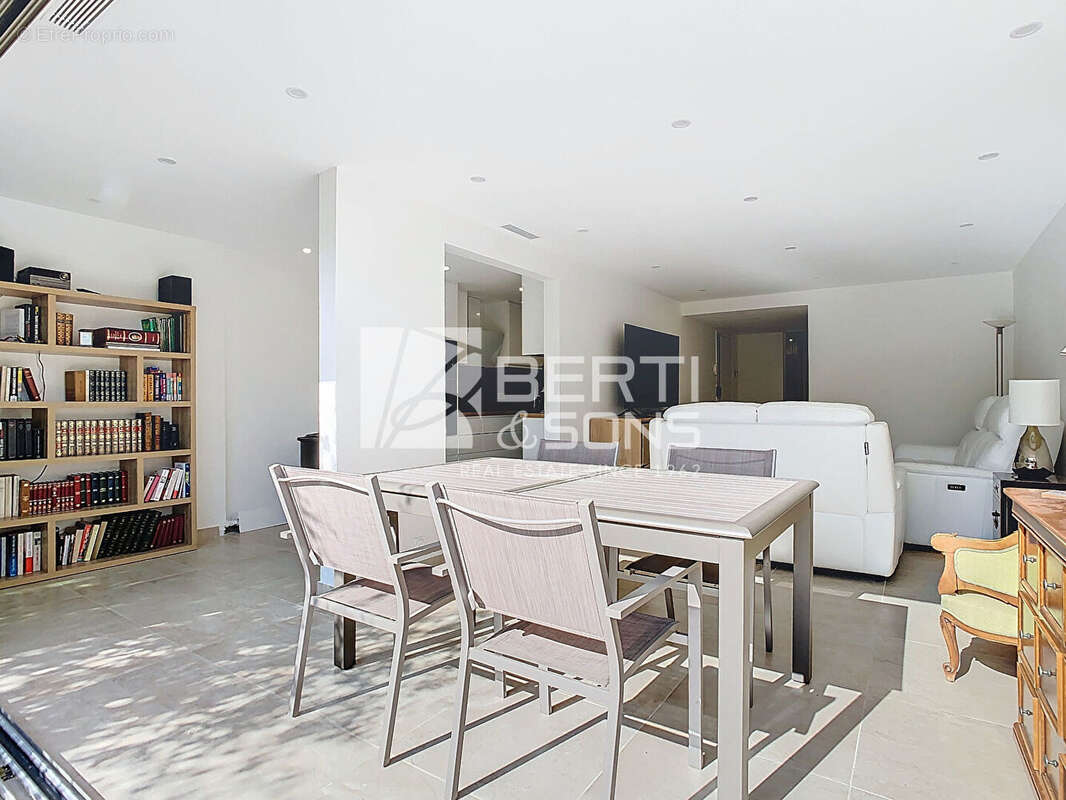 Appartement à MANDELIEU-LA-NAPOULE