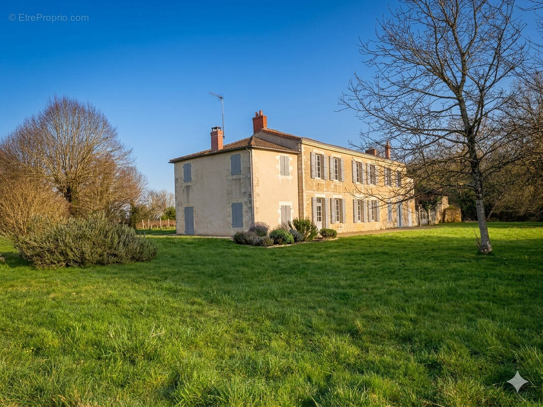 Maison à MIGNALOUX-BEAUVOIR