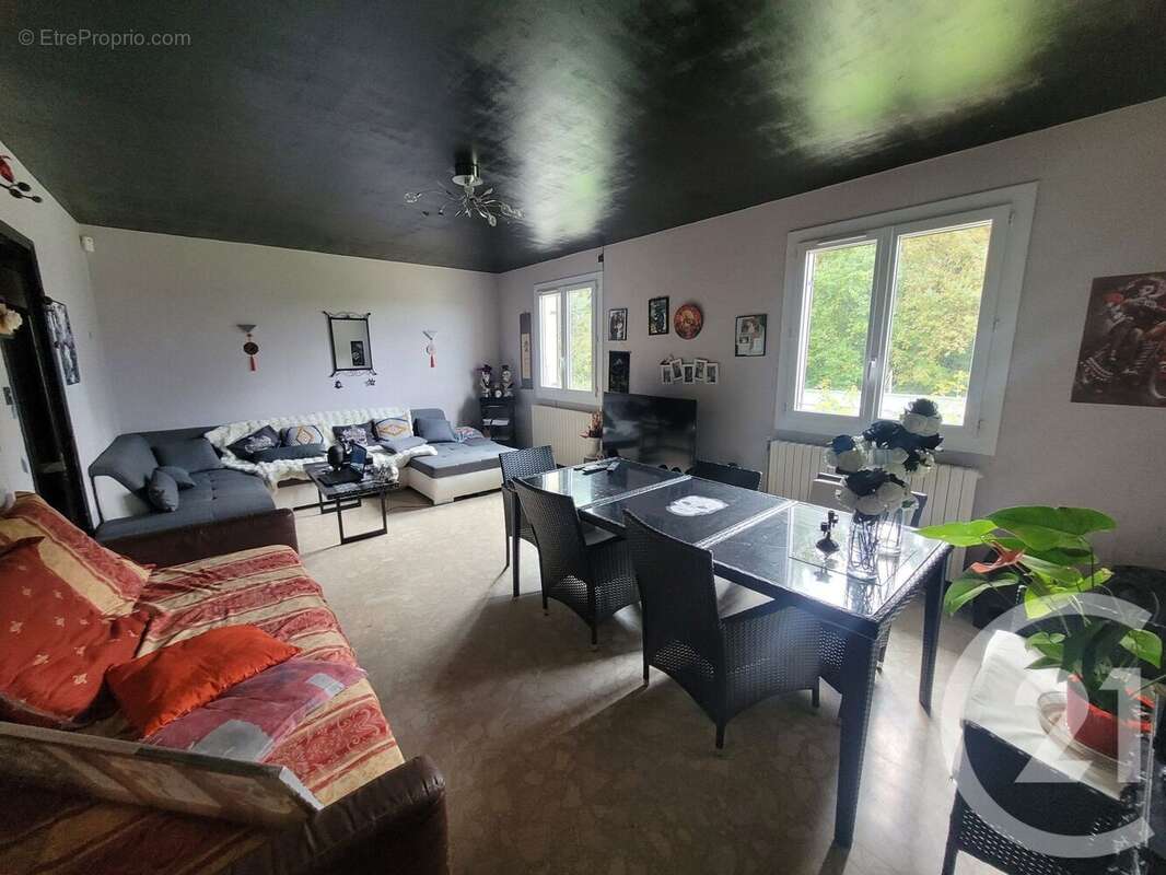 Maison à LA CHAPELLE-NAUDE