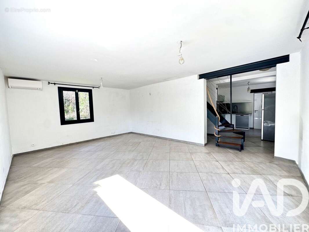 Maison 100 m² à Morieres-Les-Avignon  - photo 4