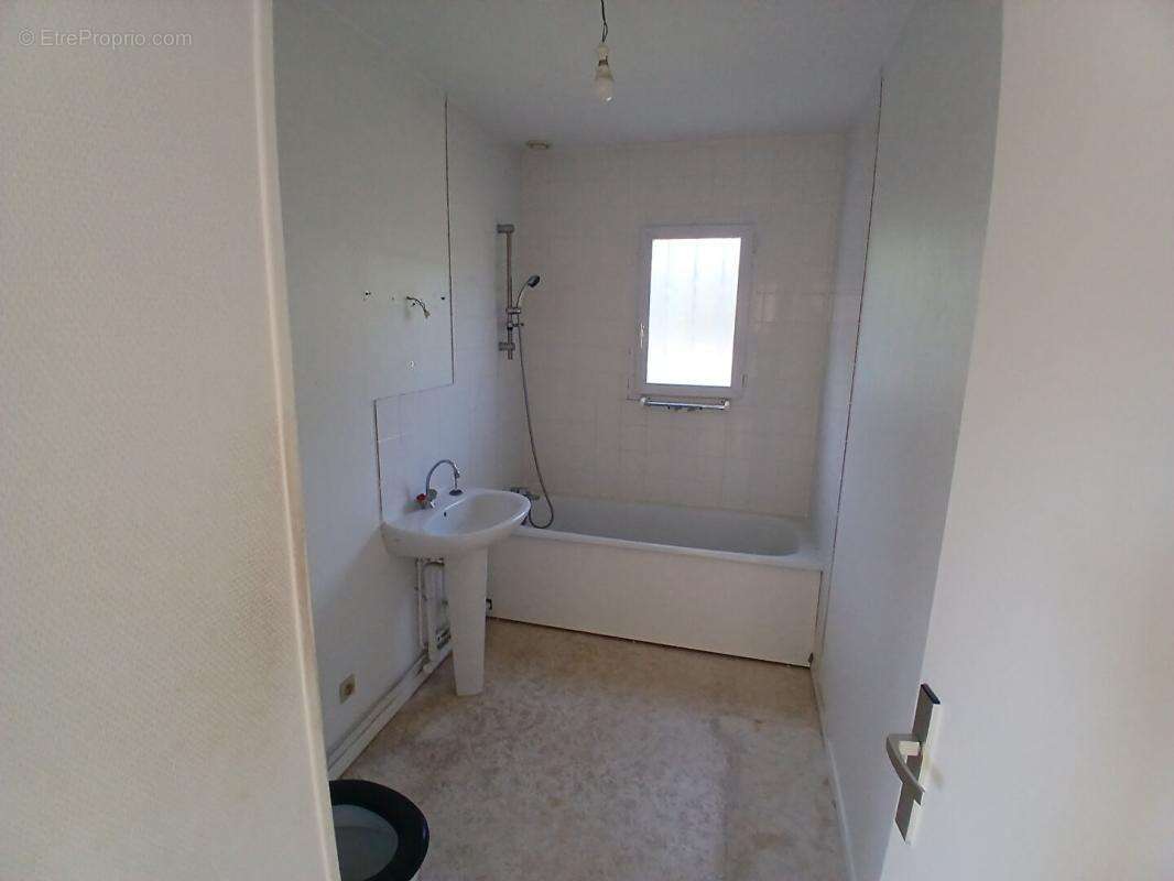 Maison T2 de plain-pied avec garage et jardin PRUILLE L'EGUILLE - photo 8