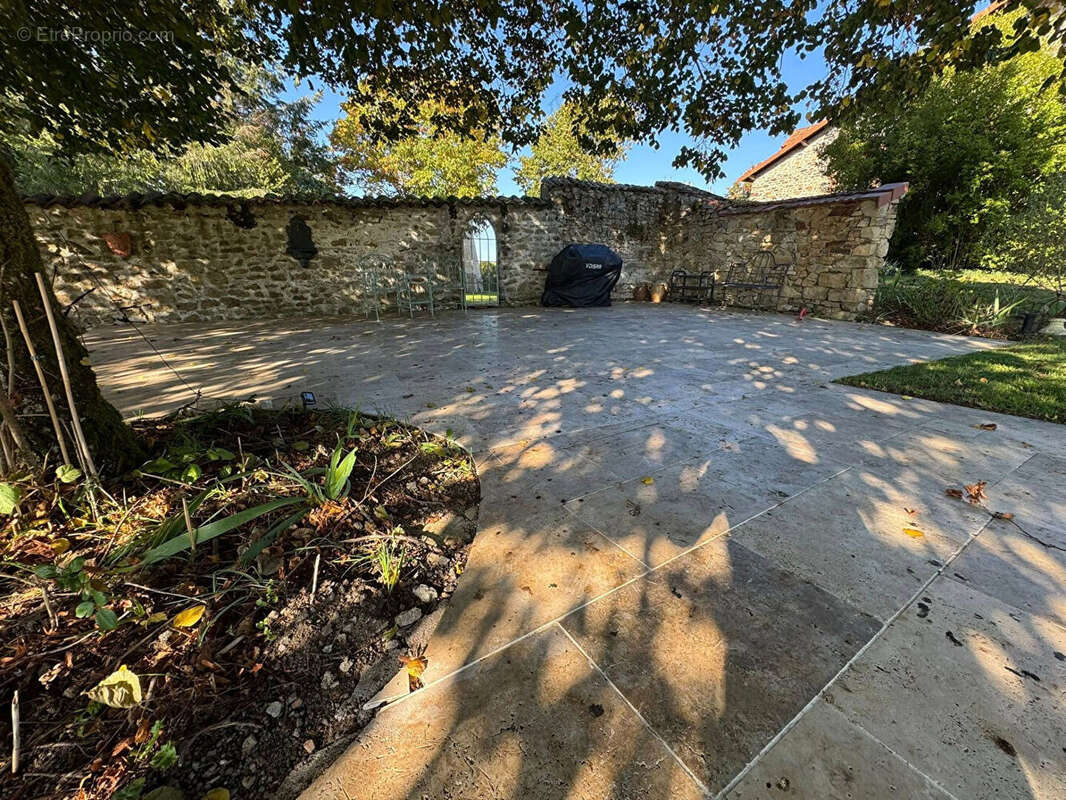 Maison à CHATEAUPONSAC