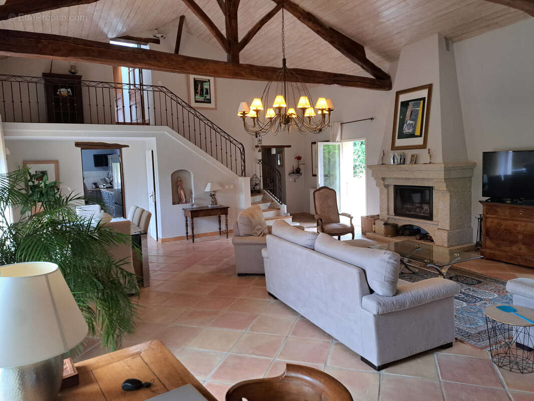 Propriete avec maison-piscine-terrain-local-bois - photo 3