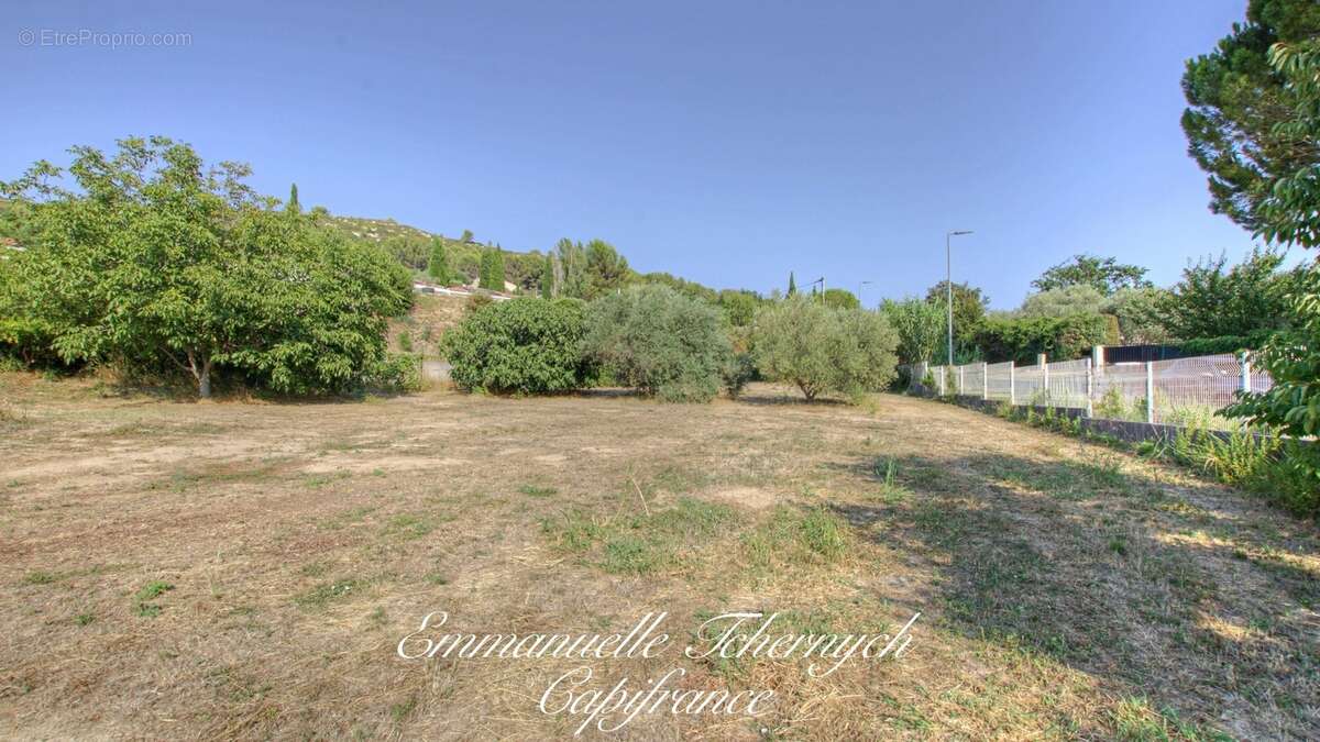 Terrain à bâtir à vendre Istres 1 049 m²  Secteur recherché de l'Étang de l'Olivier - photo 2
