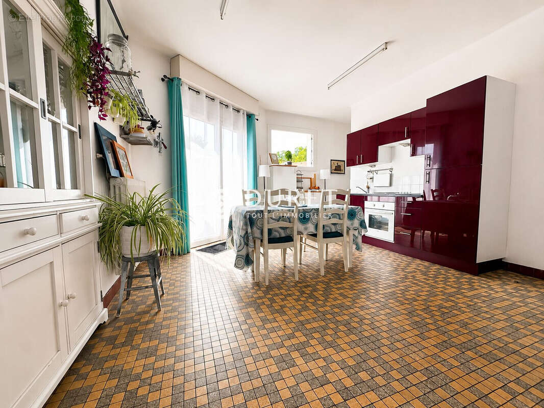 Maison 240 m² à La Bruffiere  - photo 3