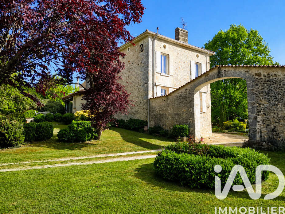 Maison 223 m² à Coutras  - photo 5