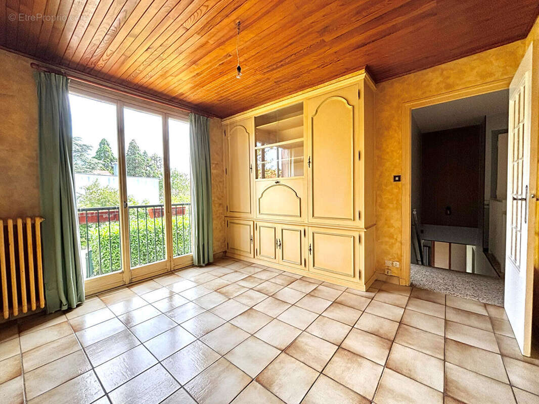 Maison à SAINT-JEAN-BONNEFONDS