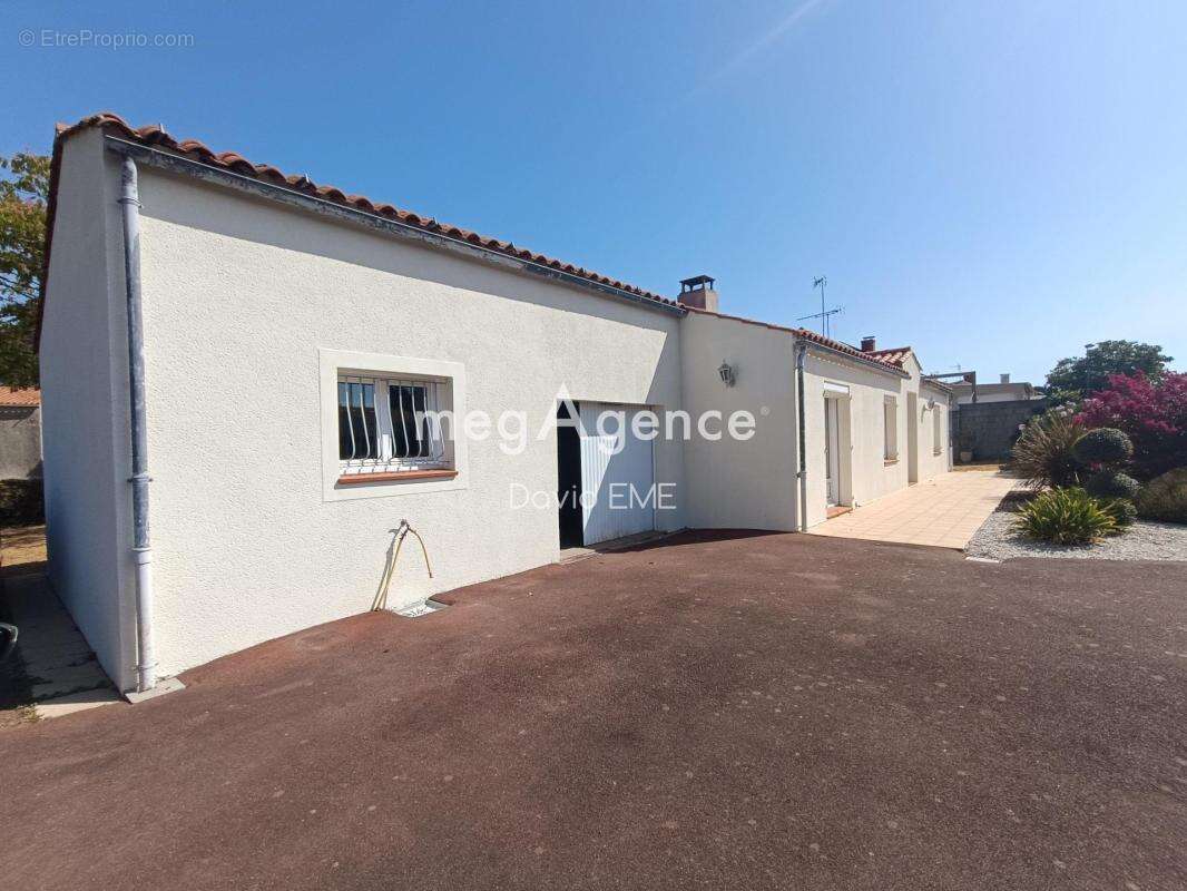 5 Pièces, 108 m2, 3 chambres, AIZENAY Centre - photo 4