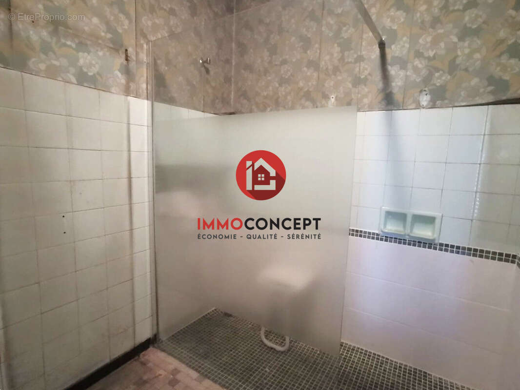 Appartement à BAGNOLS-SUR-CEZE