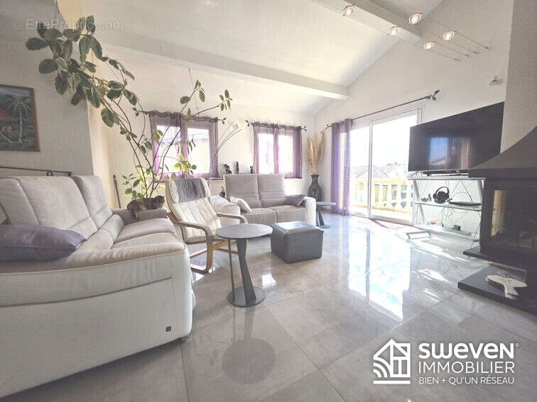 salon - Maison à SAINTE-MARIE