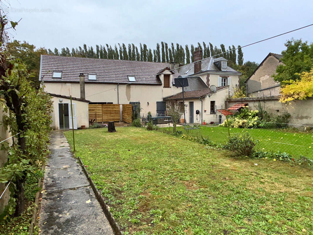 Maison à LEVES