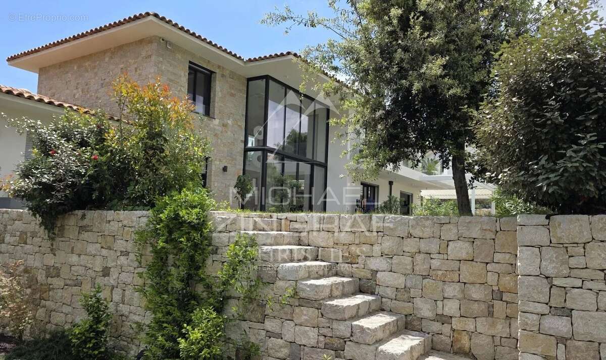 Villa contemporaine dans un secteur résidentiel recherché - photo 2