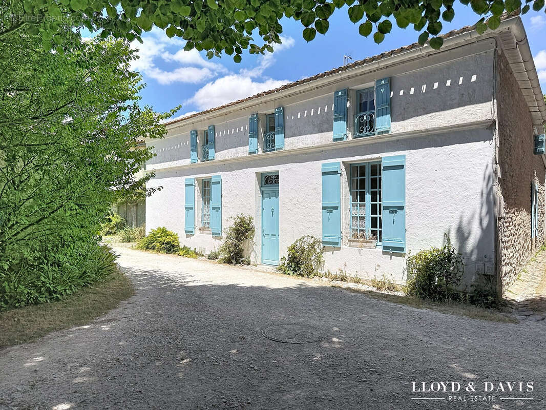 Maison 142 m² à Talmont-Sur-Gironde  - photo 7