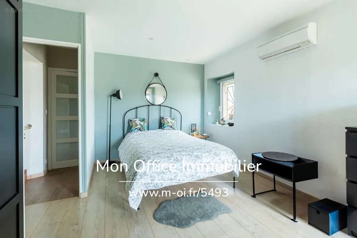 Maison à SAINT-CYR-SUR-MER