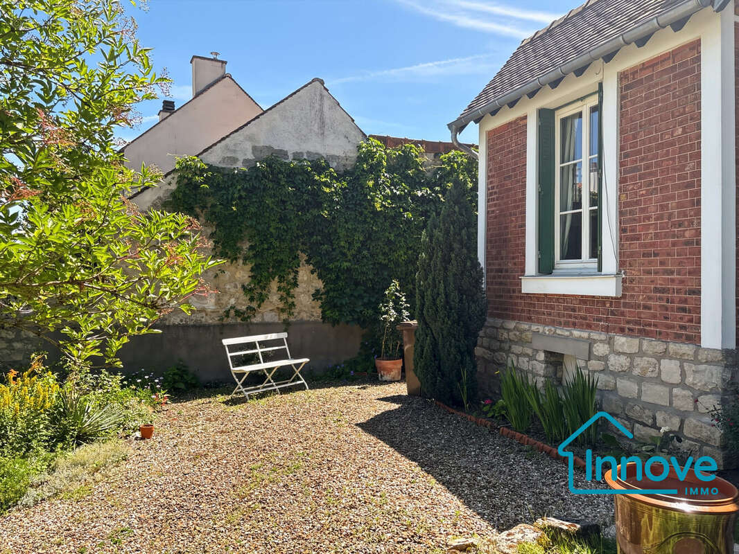 Maison 110 m² à Bougival  - photo 2