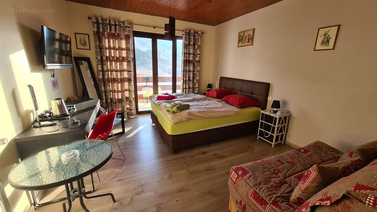 Commerce à GREOLIERES