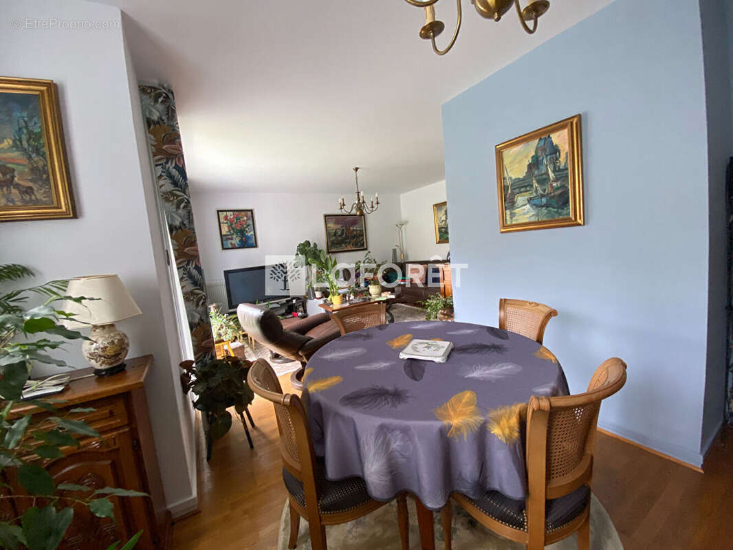 Maison Mitoyenne d'un côté, vivable de plain-pied,  5 chambres, garage, jardin SAINT-LEGER-DU-BOURG-DENIS - photo 3