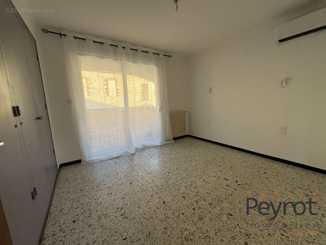 Maison à SAINT-LAURENT-DE-LA-SALANQUE