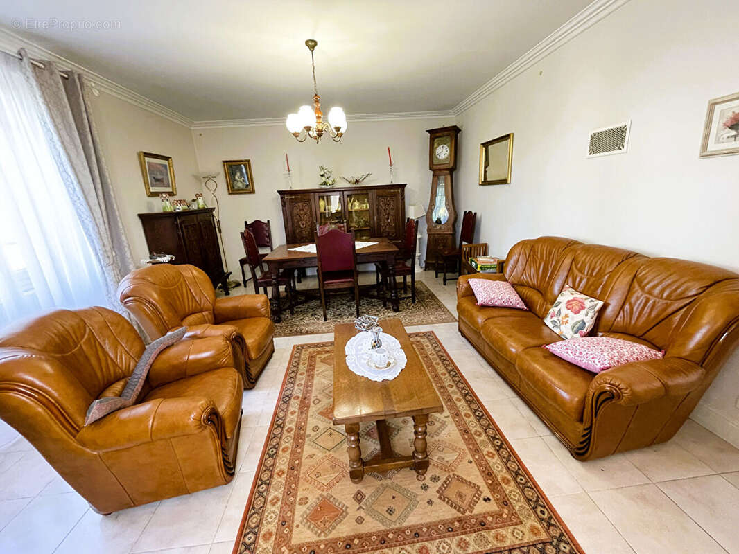 Maison en pierre 1833 de plain-pied avec dépendances - photo 13