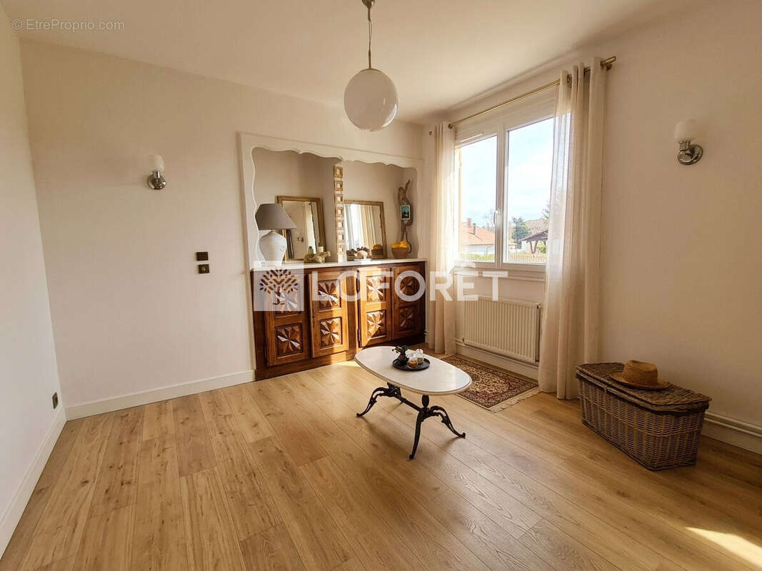 Maison à SAINT-JULIEN-EN-BORN