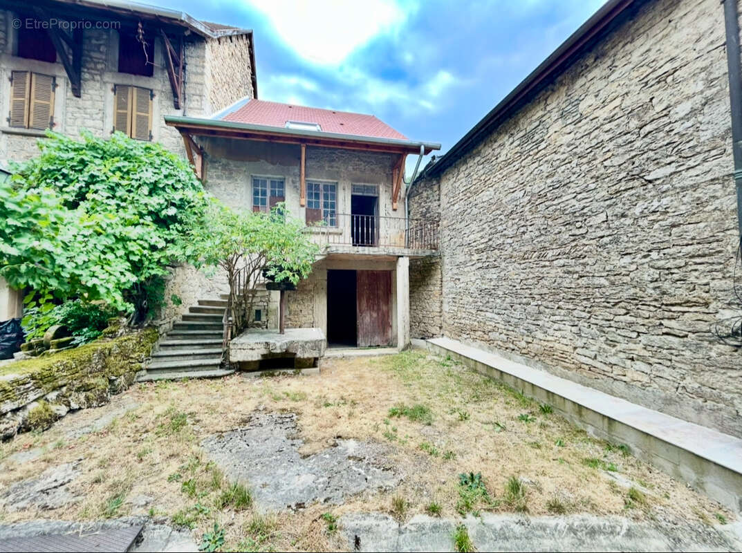Maison à VILLEBOIS